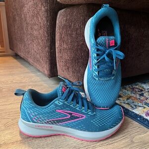 Brooks Women's Levitate 5 Running Shoes